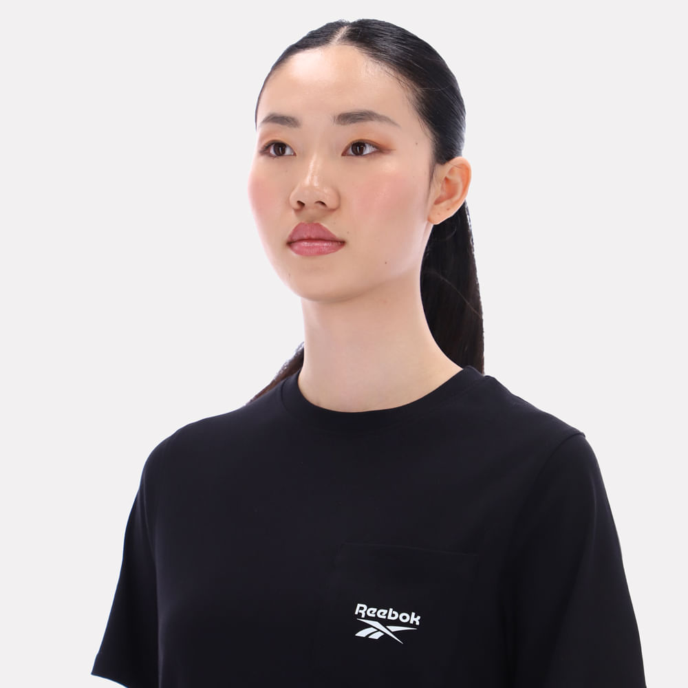 Polera manga corta Classics | Lex Small Logo Crw Ss Pocket Tee | Mujer - Imagen 4