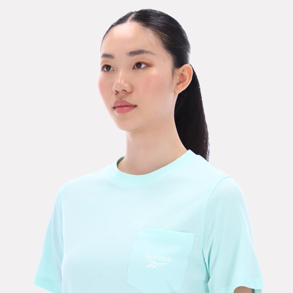 Polera manga corta Classics | Lex Small Logo Crw Ss Pocket Tee | Mujer - Imagen 4